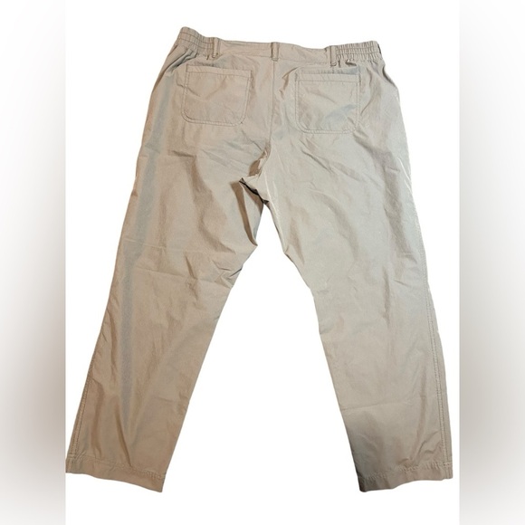 Cropped cargo style Kirkland pants size 10 - Picture 5 of 6